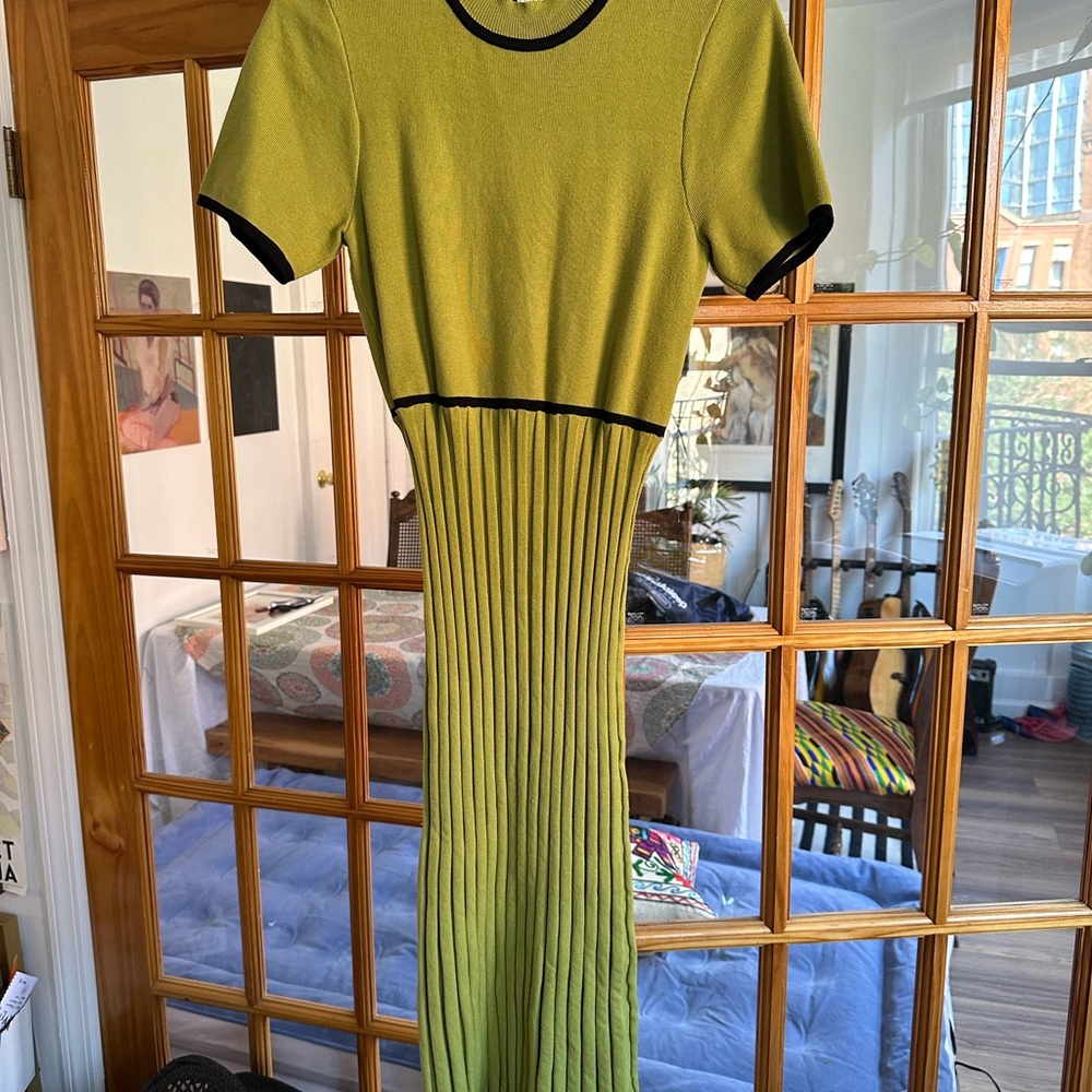 Green Short Sleeve Knit Dress